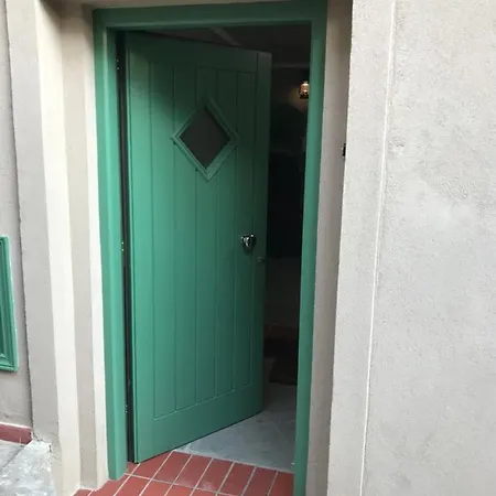 Theothea アパート *