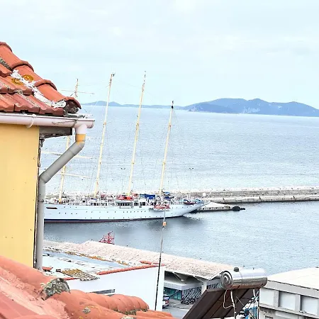 Theothea アパート