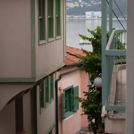 Theothea Apartment