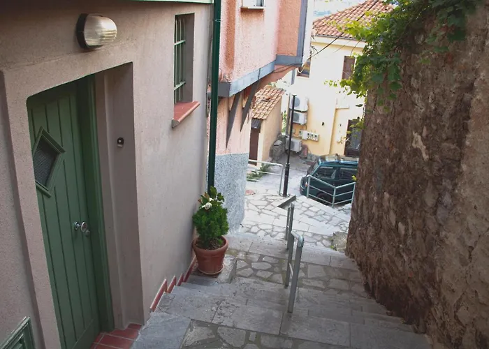 Theothea Apartment *